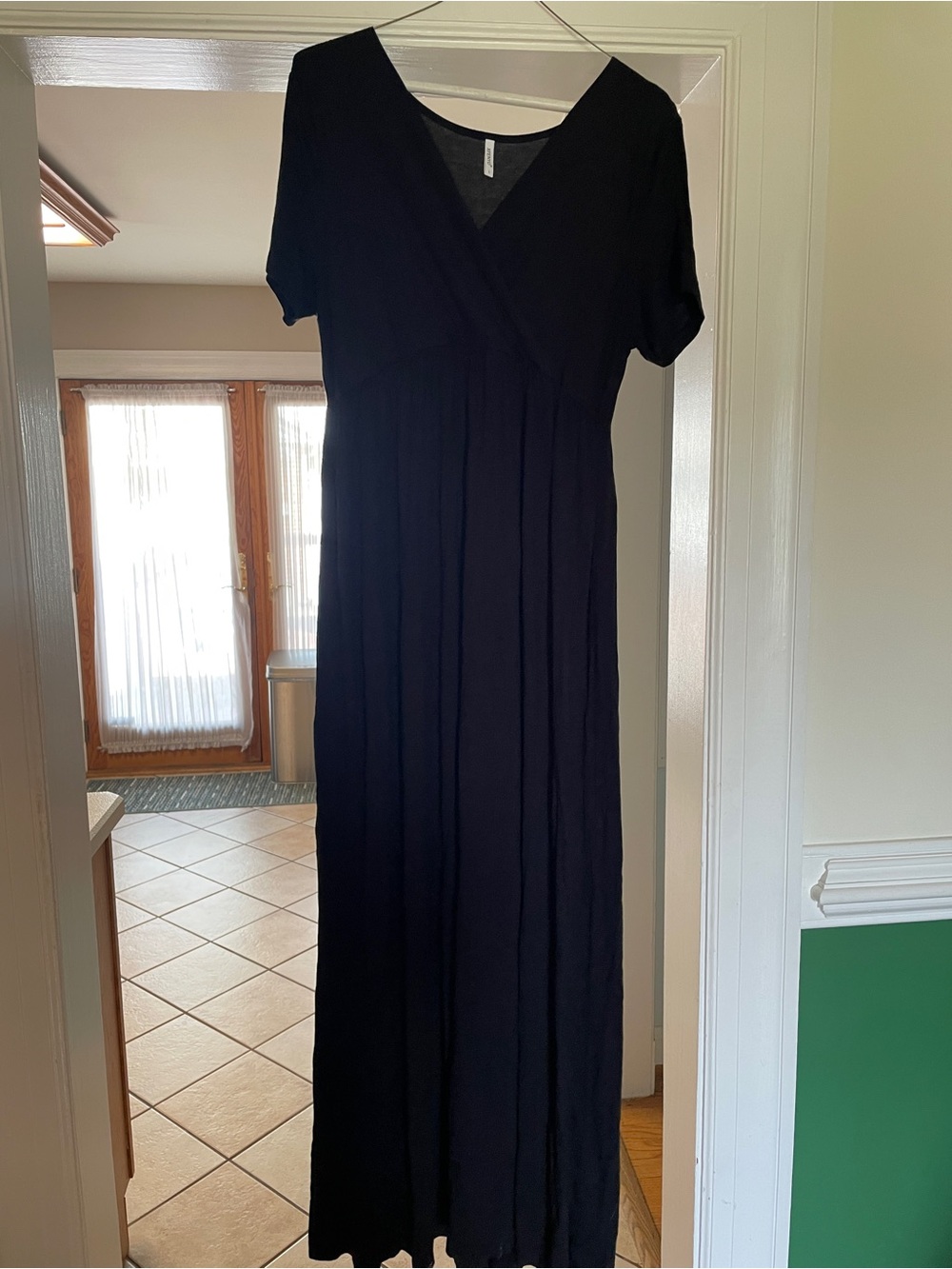 Women's Black V-Neck Maxi Dress with Short Sleeves